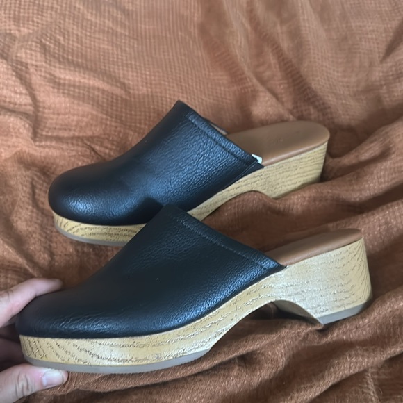 Universal Thread black faux wood clog - Picture 2 of 5